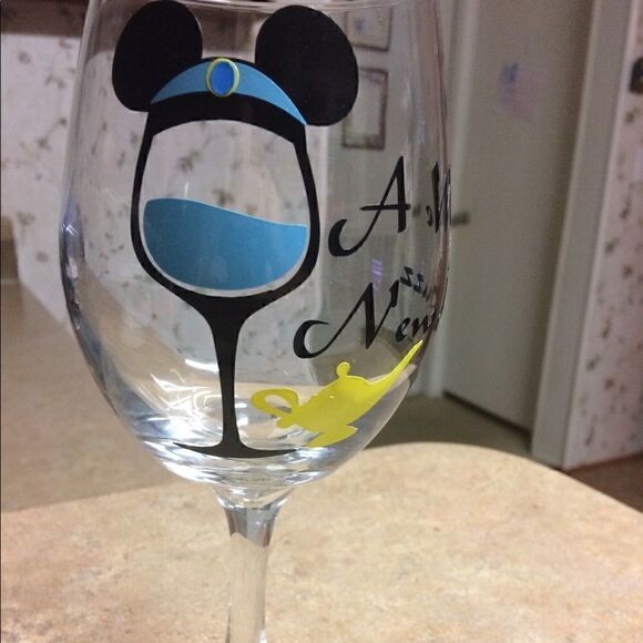 Disney Aladdin Jasmine wine glass - Picture 1 of 2